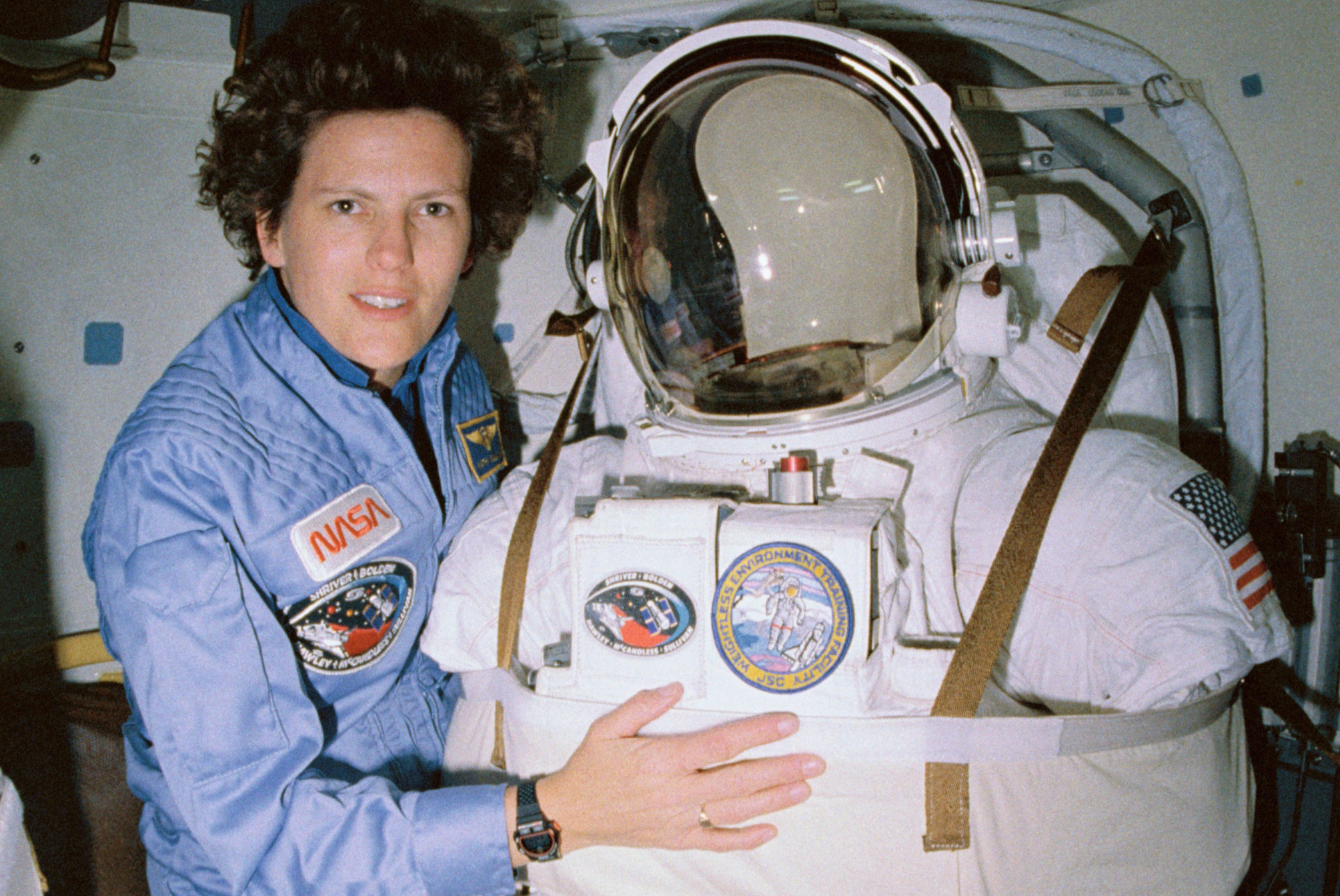 Первая женщина совершившая выход в открытый космос. Кэтрин Салливан астронавт. Женщина космос. Женщина космонавт. Женщина космонавт США.